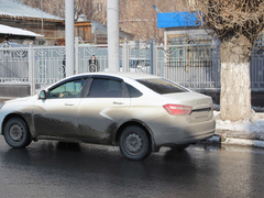 Чиновники и депутаты приехали на актив Саратова на Грантах и иномарках