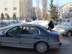 Чиновники и депутаты приехали на актив Саратова на Грантах и иномарках