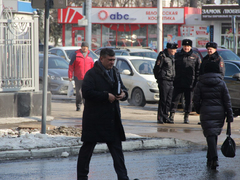 Чиновники и депутаты приехали на актив Саратова на Грантах и иномарках