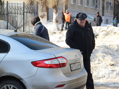 Чиновники и депутаты приехали на актив Саратова на Грантах и иномарках