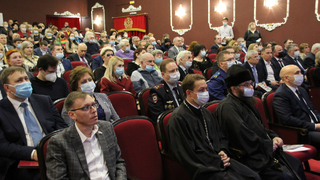 Саратовских депутатов и чиновников обяжут чаще встречаться с населением