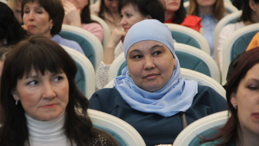 В Саратове женщинам торжественно вручили награды от Президента