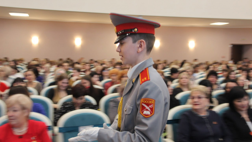 В Саратове женщинам торжественно вручили награды от Президента