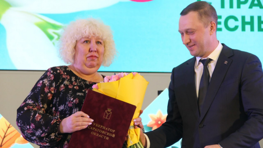 В Саратове женщинам торжественно вручили награды от Президента