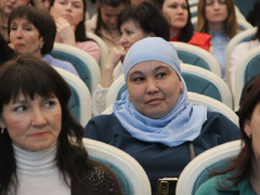 В Саратове женщинам торжественно вручили награды от Президента