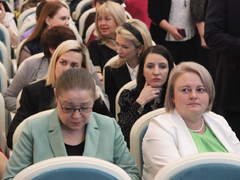 В Саратове женщинам торжественно вручили награды от Президента