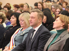 В Саратове женщинам торжественно вручили награды от Президента
