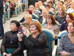 В Саратове женщинам торжественно вручили награды от Президента