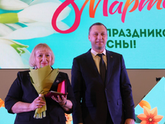 В Саратове женщинам торжественно вручили награды от Президента