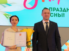 В Саратове женщинам торжественно вручили награды от Президента