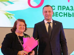 В Саратове женщинам торжественно вручили награды от Президента