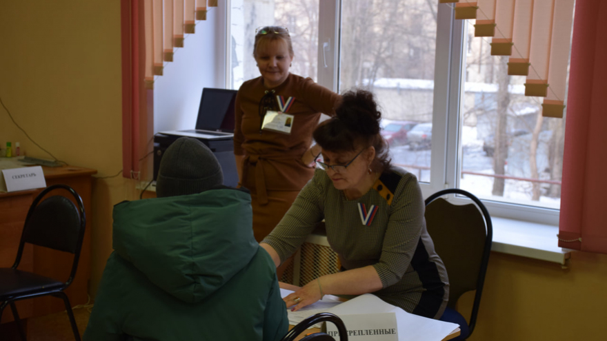 Выборы. В Саратовской области избирателям дарили брелоки и шоколадки
