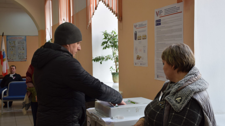 Выборы. В Саратовской области избирателям дарили брелоки и шоколадки