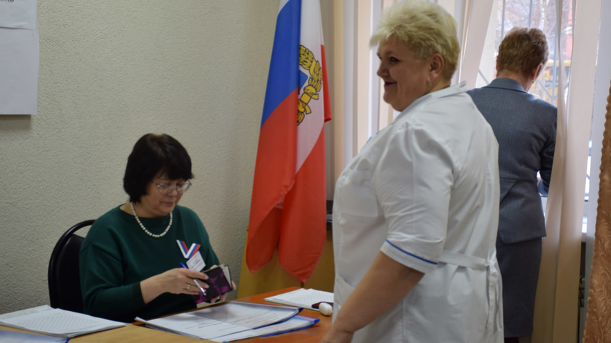 Выборы. В Саратовской области избирателям дарили брелоки и шоколадки
