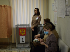Выборы. В Саратовской области избирателям дарили брелоки и шоколадки