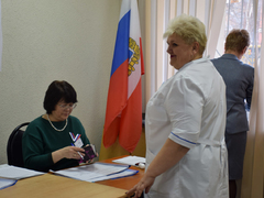 Выборы. В Саратовской области избирателям дарили брелоки и шоколадки