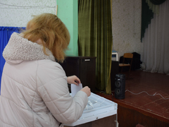 Выборы. В Саратовской области избирателям дарили брелоки и шоколадки
