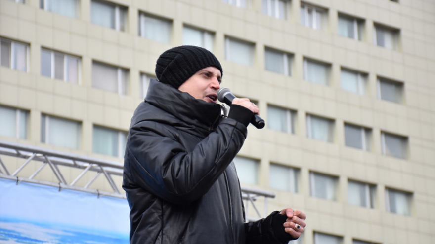 Тысячи людей пришли на крымский митинг в центре Саратова