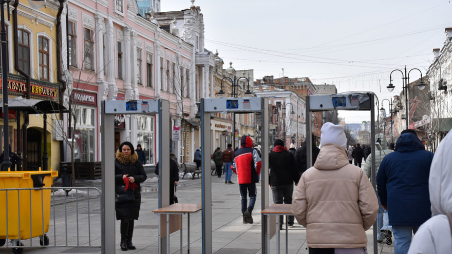 Тысячи людей пришли на крымский митинг в центре Саратова
