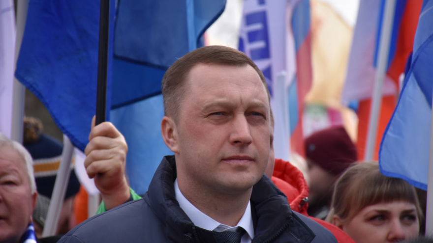 Тысячи людей пришли на крымский митинг в центре Саратова