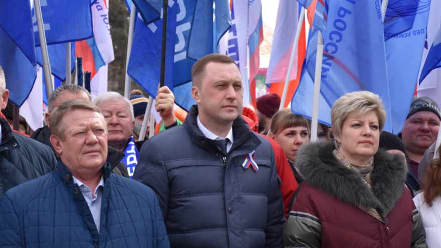 Тысячи людей пришли на крымский митинг в центре Саратова