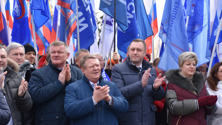 Тысячи людей пришли на крымский митинг в центре Саратова