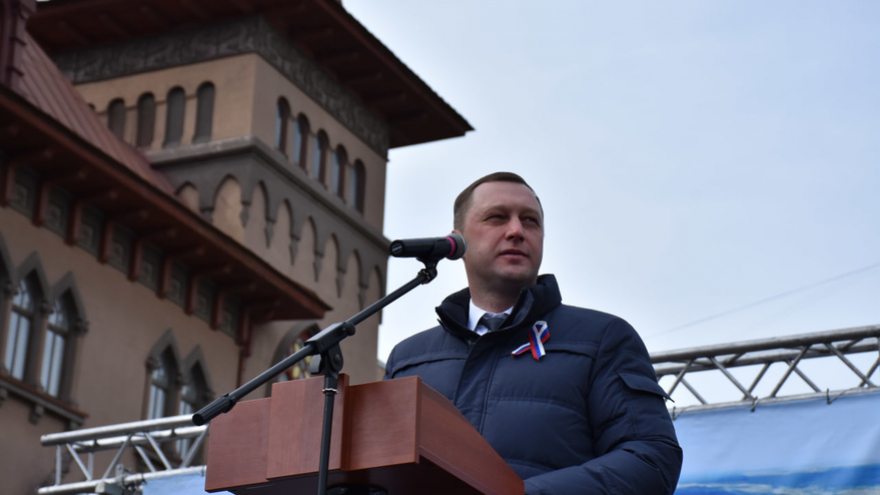 Тысячи людей пришли на крымский митинг в центре Саратова