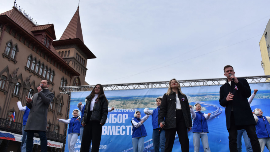 Тысячи людей пришли на крымский митинг в центре Саратова