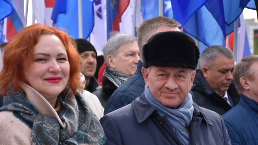 Тысячи людей пришли на крымский митинг в центре Саратова