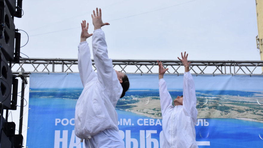 Тысячи людей пришли на крымский митинг в центре Саратова