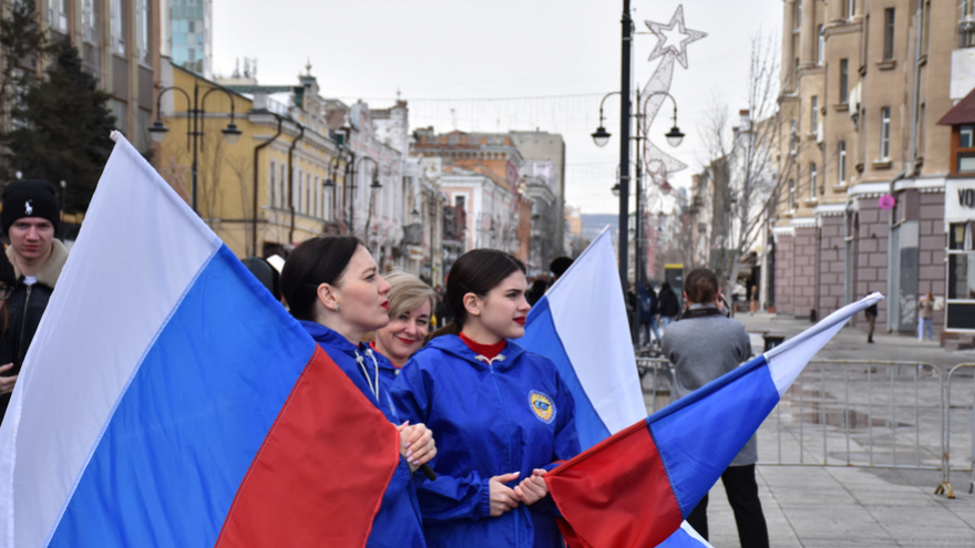 Тысячи людей пришли на крымский митинг в центре Саратова