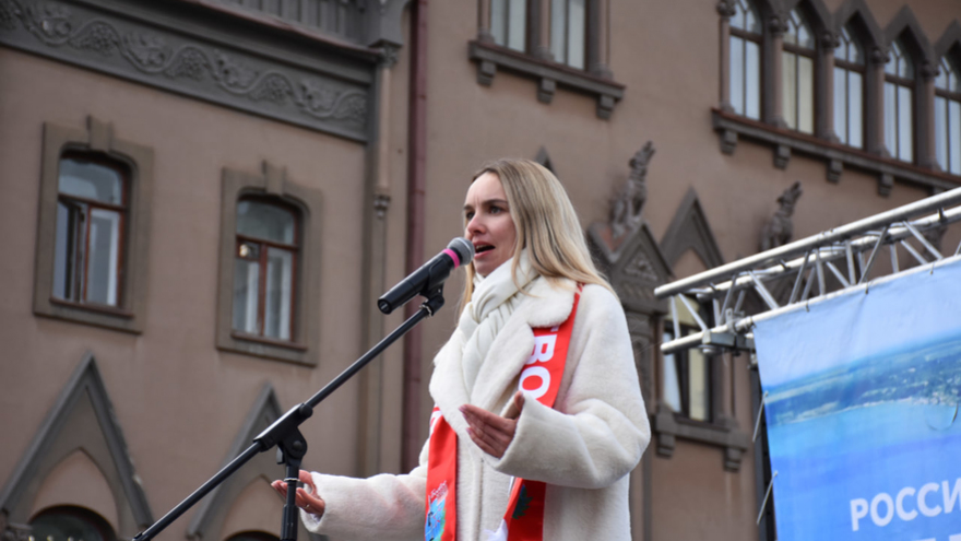 Тысячи людей пришли на крымский митинг в центре Саратова