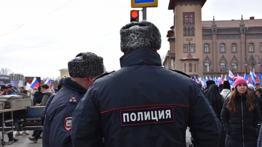 Тысячи людей пришли на крымский митинг в центре Саратова