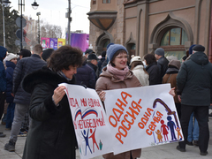 Тысячи людей пришли на крымский митинг в центре Саратова