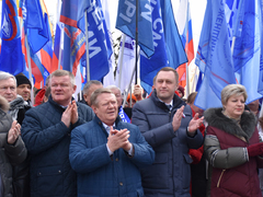 Тысячи людей пришли на крымский митинг в центре Саратова