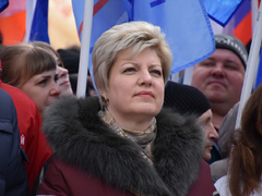 Тысячи людей пришли на крымский митинг в центре Саратова