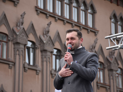 Тысячи людей пришли на крымский митинг в центре Саратова
