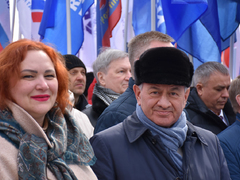 Тысячи людей пришли на крымский митинг в центре Саратова