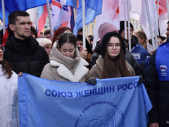 Тысячи людей пришли на крымский митинг в центре Саратова