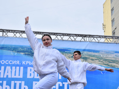 Тысячи людей пришли на крымский митинг в центре Саратова