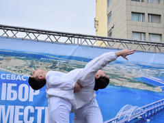 Тысячи людей пришли на крымский митинг в центре Саратова