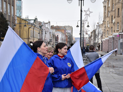 Тысячи людей пришли на крымский митинг в центре Саратова