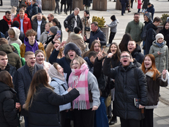 Тысячи людей пришли на крымский митинг в центре Саратова