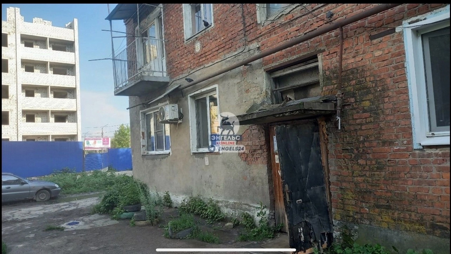 В ветхом доме провалился пол: женщина упала в подвал и ждала помощи несколько часов