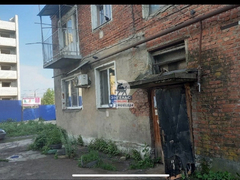 В ветхом доме провалился пол: женщина упала в подвал и ждала помощи несколько часов