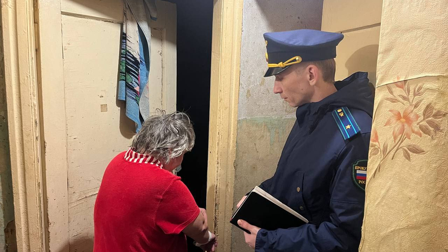 В Энгельсе в доме провалился пол с пенсионеркой: возбуждено дело