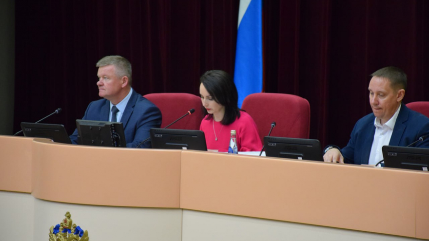 Саратовские депутаты обяжут себя чаще встречаться с населением, но ответственности за прогулы не будет
