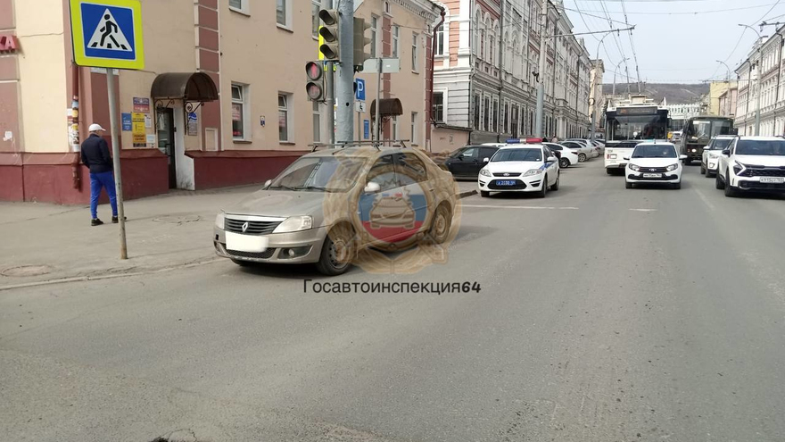 В Саратове около СГУ сбили женщину