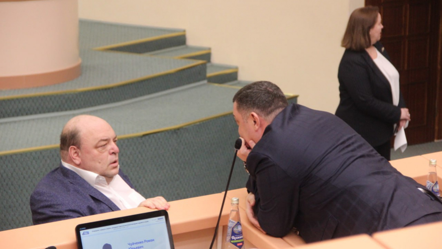 Минимальный уровень безработицы, хороший рост зарплат, крупные инвестпроекты: губернатор отчитывается перед облдумой