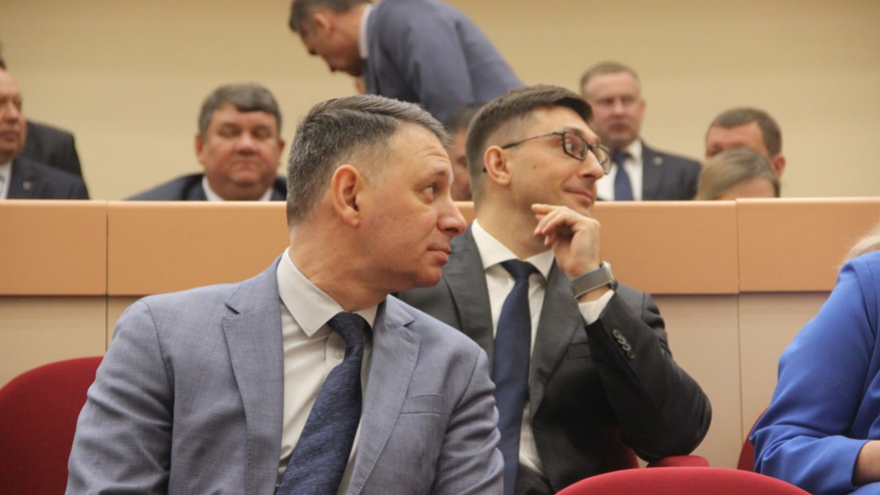 Минимальный уровень безработицы, хороший рост зарплат, крупные инвестпроекты: губернатор отчитывается перед облдумой